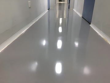 Solvent-free epoxy colored sand self-leveling system