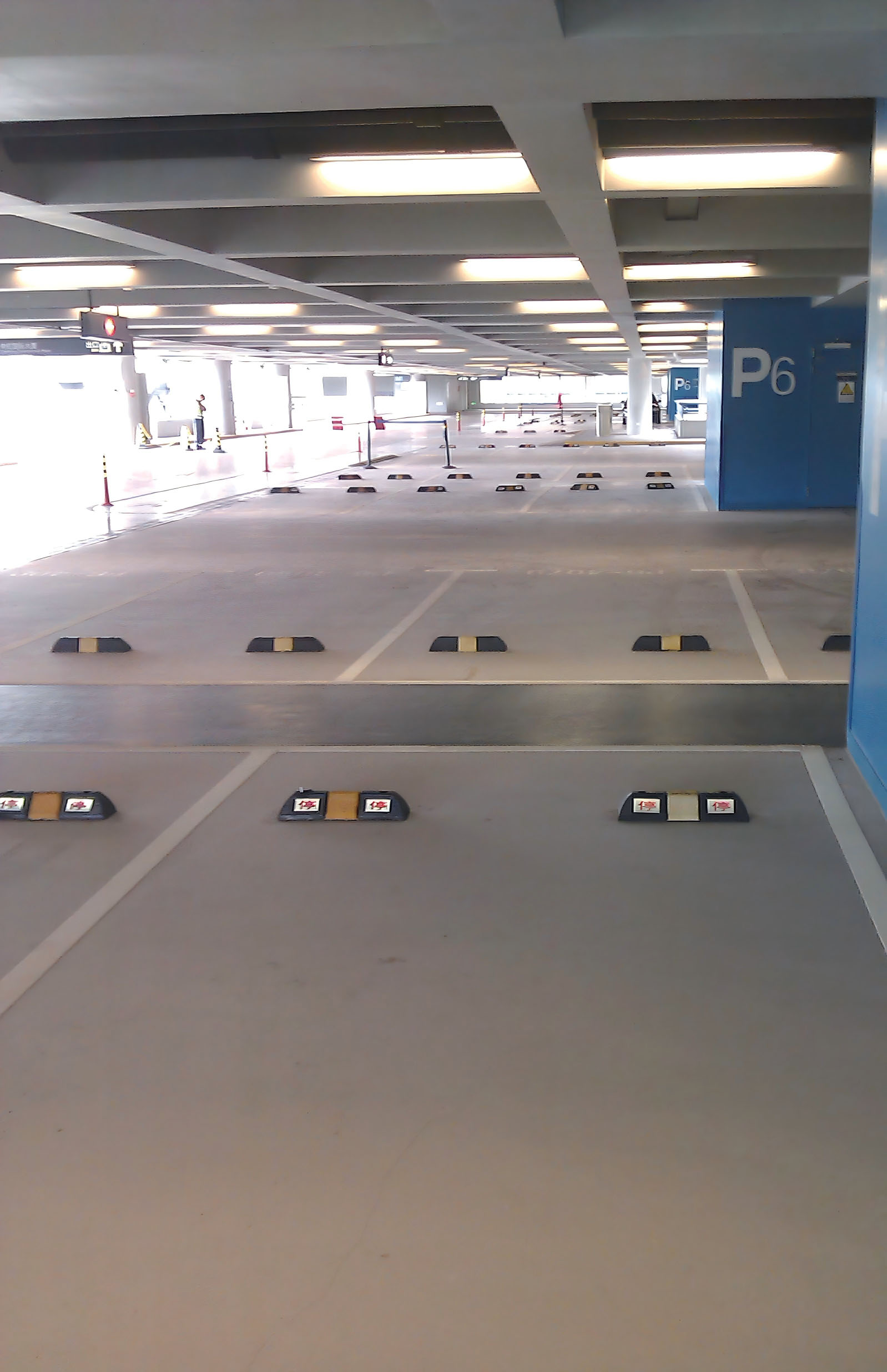 Cement-based self-leveling system